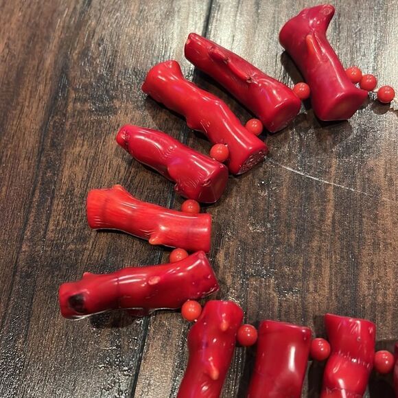 Original red colored coral rods necklace composed of colored not varnished rods - Picture 3 of 8